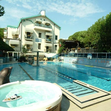 Hotel Flora Морской Милан Экстерьер фото